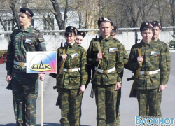 Новочеркасские школы соревнуются в строевой и физической подготовке Новочеркасские школы соревнуются в строевой и физической подготовке