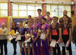 Акробаты из Новочеркасска покорили пьедестал почета в Краснодаре Акробаты из Новочеркасска покорили пьедестал почета в Краснодаре