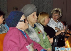 В Новочеркасске концертом с 8 Марта поздравили женщин-ветеранов, жен и вдов героев войны В Новочеркасске концертом с 8 Марта поздравили женщин-ветеранов, жен и вдов героев войны