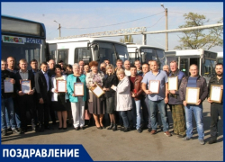 В Новочеркасске с профессиональным праздником поздравили автомобилистов В Новочеркасске с профессиональным праздником поздравили автомобилистов