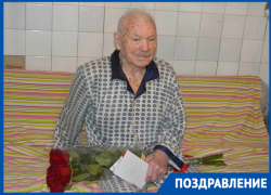 В Новочеркасске ветерана ВОВ поздравили с 94-летием В Новочеркасске ветерана ВОВ поздравили с 94-летием