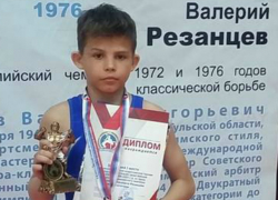 Юный новочеркасец Артем Петров завоевал золото всероссийского турнира по греко-римской борьбе Юный новочеркасец Артем Петров завоевал золото всероссийского турнира по греко-римской борьбе