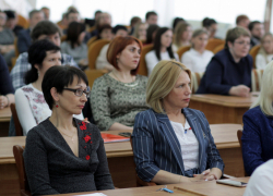 Муниципальных служащих Новочеркасска поздравили с профессиональным праздником Муниципальных служащих Новочеркасска поздравили с профессиональным праздником