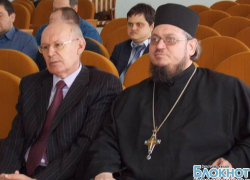 Владимир Лукьянов и Олег Добринский стали почетными гражданами Новочеркасска Владимир Лукьянов и Олег Добринский стали почетными гражданами Новочеркасска