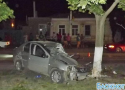 В Новочеркасске «Рено Логан» врезался в дерево, водитель погиб на месте В Новочеркасске «Рено Логан» врезался в дерево, водитель погиб на месте