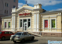 В Новочеркасске строители многоэтажки снесли памятник архитектуры В Новочеркасске строители многоэтажки снесли памятник архитектуры