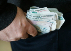 Строитель украл из дома клиента сто тысяч рублей в Новочеркасске Строитель украл из дома клиента сто тысяч рублей в Новочеркасске