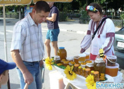 В Новочеркасске прошла ярмарка выходного дня В Новочеркасске прошла ярмарка выходного дня