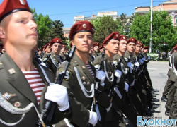 Новочеркасск отметил День Победы под флагами СССР, с портретами дедов и прадедов и с кашей из полевой кухни Новочеркасск отметил День Победы под флагами СССР, с портретами дедов и прадедов и с кашей из полевой кухни
