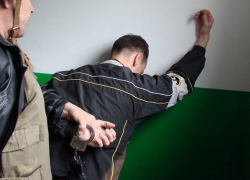 Жителя Новочеркасска задержали в Батайске по подозрению в грабеже Жителя Новочеркасска задержали в Батайске по подозрению в грабеже