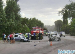 В Новочеркасске на улице Гагарина в ДТП пострадали 4 человека (ВИДЕО) В Новочеркасске на улице Гагарина в ДТП пострадали 4 человека (ВИДЕО)