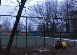 Новочеркасцы отстояли футбольную площадку на улице Фрунзе Новочеркасцы отстояли футбольную площадку на улице Фрунзе