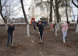 Более двух тысяч новочеркасцев вышли на городской субботник Более двух тысяч новочеркасцев вышли на городской субботник