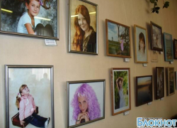 В Новочеркасске открылась фотовыставка женских портретов В Новочеркасске открылась фотовыставка женских портретов