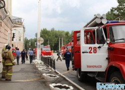 В новочеркасском Суворовском училище тушили учебный пожар В новочеркасском Суворовском училище тушили учебный пожар