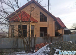 В Новочеркасске в строящемся частном доме произошел пожар В Новочеркасске в строящемся частном доме произошел пожар