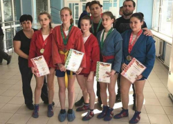 Копилка новочеркасских самбистов пополнилась новыми наградами Копилка новочеркасских самбистов пополнилась новыми наградами