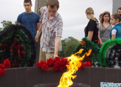 Митинг памяти и скорби по жертвам Великой Отечественной войны прошел у Кургана Славы в Новочеркасске Митинг памяти и скорби по жертвам Великой Отечественной войны прошел у Кургана Славы в Новочеркасске