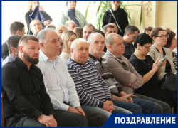 В Новочеркасске чествовали работников ЖКХ и бытового обслуживания В Новочеркасске чествовали работников ЖКХ и бытового обслуживания