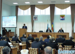 Мэр Новочеркасска отчитался за 2013 год перед городской Думой и горожанами Мэр Новочеркасска отчитался за 2013 год перед городской Думой и горожанами