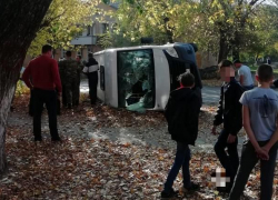 В Новочеркасске перевернулся пассажирский микроавтобус В Новочеркасске перевернулся пассажирский микроавтобус