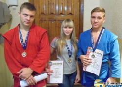 Новочеркасские спортсмены привезли «золото» с областного Первенства по самбо Новочеркасские спортсмены привезли «золото» с областного Первенства по самбо