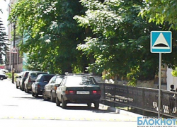 В Новочеркасске рядом со школой №5 появились «лежачие полицейские» В Новочеркасске рядом со школой №5 появились «лежачие полицейские»