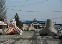 Украина закрыла восемь пунктов пропуска на границе с Ростовской областью Украина закрыла восемь пунктов пропуска на границе с Ростовской областью