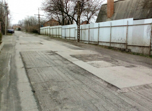 Вырезанный на дорогах Новочеркасска асфальт привел в ужас местных автовладельцев Вырезанный на дорогах Новочеркасска асфальт привел в ужас местных автовладельцев