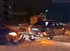 Три автомобиля пострадали в ДТП на улице Заводской в Новочеркасске Три автомобиля пострадали в ДТП на улице Заводской в Новочеркасске
