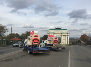 По Новочеркасску промчались двухъярусные кровати По Новочеркасску промчались двухъярусные кровати