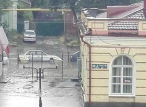 Новочеркасский потоп: ливень едва не превратил город в «маленькую Венецию» Новочеркасский потоп: ливень едва не превратил город в «маленькую Венецию»