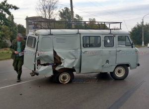 Мусоровоз с отказавшими тормозами протаранил «буханку» в Новочеркасске Мусоровоз с отказавшими тормозами протаранил «буханку» в Новочеркасске