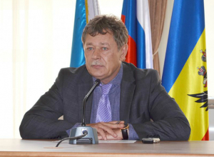 Мэр Новочеркасска Владимир Киргинцев пригрозил «Сириусу» правоохранительными органами Мэр Новочеркасска Владимир Киргинцев пригрозил «Сириусу» правоохранительными органами
