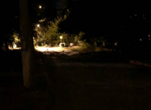 Жители Новочеркасска боятся ходить по погруженной во тьму улице Свободы Жители Новочеркасска боятся ходить по погруженной во тьму улице Свободы