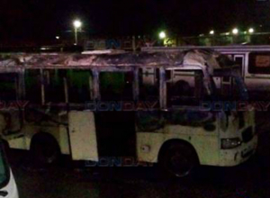 В автопарке Новочеркасска в новогоднюю ночь сгорел автобус В автопарке Новочеркасска в новогоднюю ночь сгорел автобус