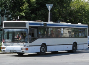 Пассажирский автобус столкнулся с ВАЗ-2106 в микрорайоне Донском в Новочеркасске Пассажирский автобус столкнулся с ВАЗ-2106 в микрорайоне Донском в Новочеркасске