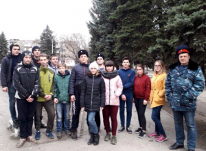 Новочеркасские казаки закрашивают рекламу наркотиков Новочеркасские казаки закрашивают рекламу наркотиков
