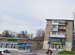 В Новочеркасске маленький ребенок запер маму на балконе В Новочеркасске маленький ребенок запер маму на балконе