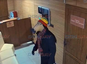 Человек-конь в полосатой шапке ограбил сауну в Новочеркасске Человек-конь в полосатой шапке ограбил сауну в Новочеркасске