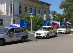 Казаки и духовенство встретили участников крупного автопробега в Новочеркасске Казаки и духовенство встретили участников крупного автопробега в Новочеркасске
