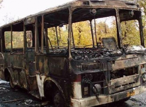 Автобус с пассажирами сгорел дотла на федеральной трассе под Новочеркасском Автобус с пассажирами сгорел дотла на федеральной трассе под Новочеркасском