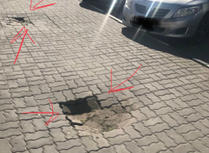 Новочеркасцы боятся сломать ноги возле стоматологической поликлиники № 1 Новочеркасцы боятся сломать ноги возле стоматологической поликлиники № 1