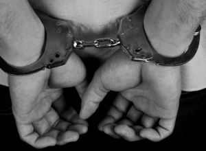 Наркоторговца с крупной партией героина задержали полицейские в Новочеркасске Наркоторговца с крупной партией героина задержали полицейские в Новочеркасске