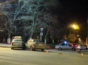 Три человека пострадали в ДТП с участием такси в Новочеркасске Три человека пострадали в ДТП с участием такси в Новочеркасске