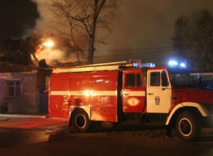 Цех по производству стеклотары загорелся в Новочеркасске Цех по производству стеклотары загорелся в Новочеркасске