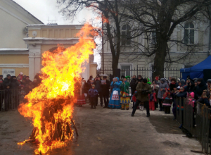 В Новочеркасске прошли проводы Масленицы В Новочеркасске прошли проводы Масленицы