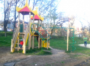 «Свинская бомбежка» детской площадки возмутила жителей Новочеркасска «Свинская бомбежка» детской площадки возмутила жителей Новочеркасска