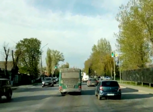 Жительница Новочеркасска пожаловалась на отсутствие пешеходного перехода возле «Ленты» Жительница Новочеркасска пожаловалась на отсутствие пешеходного перехода возле «Ленты»