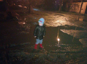 Разбитые дороги довели до отчаяния жителей микрорайона Молодежного в Новочеркасске Разбитые дороги довели до отчаяния жителей микрорайона Молодежного в Новочеркасске